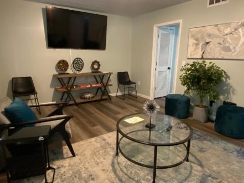 HHI Homes- Newly Renovated Cozy Modern Pet-Friendly Villa-Ideal Location photo 22