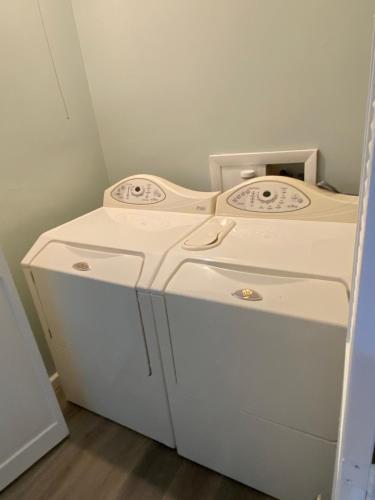 HHI Homes- Newly Renovated Cozy Modern Pet-Friendly Villa-Ideal Location photo 23