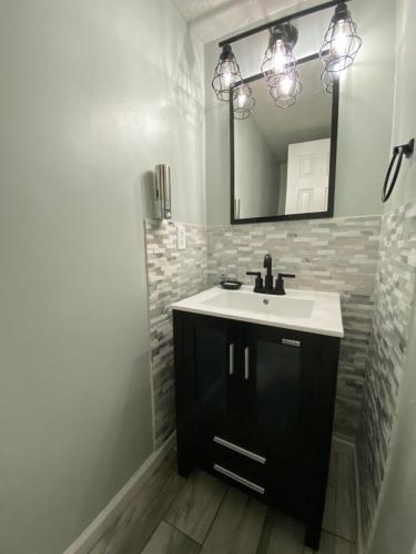 HHI Homes- Newly Renovated Cozy Modern Pet-Friendly Villa-Ideal Location photo 31