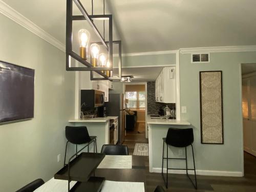 HHI Homes- Newly Renovated Cozy Modern Pet-Friendly Villa-Ideal Location photo 27