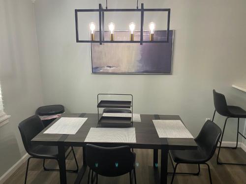 HHI Homes- Newly Renovated Cozy Modern Pet-Friendly Villa-Ideal Location photo 32