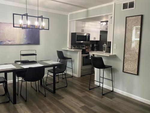 HHI Homes- Newly Renovated Cozy Modern Pet-Friendly Villa-Ideal Location photo 17
