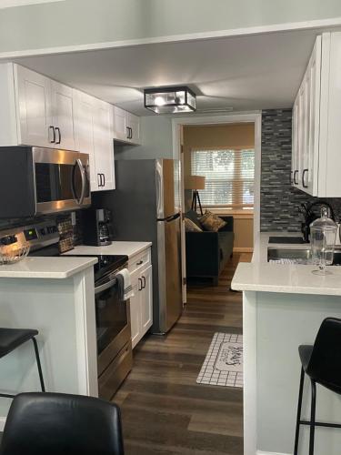 HHI Homes- Newly Renovated Cozy Modern Pet-Friendly Villa-Ideal Location photo 36