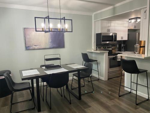 HHI Homes- Newly Renovated Cozy Modern Pet-Friendly Villa-Ideal Location photo 37