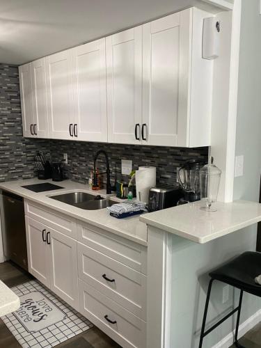 HHI Homes- Newly Renovated Cozy Modern Pet-Friendly Villa-Ideal Location photo 40