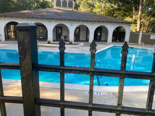 HHI Homes- Newly Renovated Cozy Modern Pet-Friendly Villa-Ideal Location photo 76