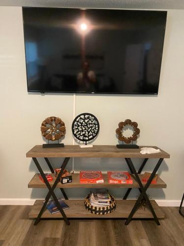 HHI Homes- Newly Renovated Cozy Modern Pet-Friendly Villa-Ideal Location photo 13