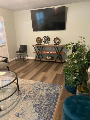 HHI Homes- Newly Renovated Cozy Modern Pet-Friendly Villa-Ideal Location photo 20