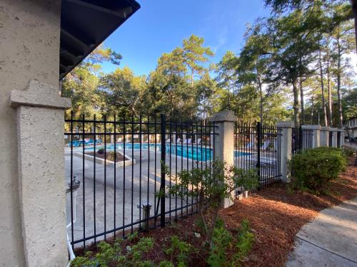 HHI Homes- Newly Renovated Cozy Modern Pet-Friendly Villa-Ideal Location photo 72