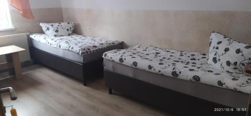 Ένα ή περισσότερα κρεβάτια σε δωμάτιο στο 4U Hostel Zgorzelec - Free Parking