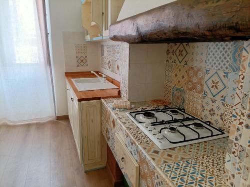 a kitchen with a stove and a counter top at La Terrazza nel cuore di Capoliveri in Capoliveri