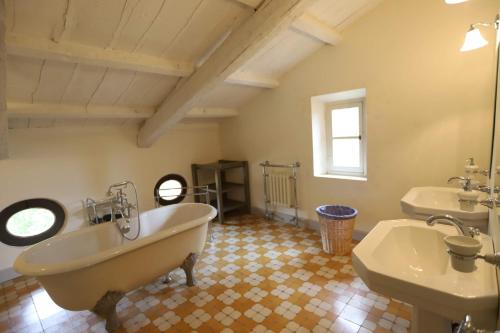 Ein Badezimmer in der Unterkunft Villa Terrubi en Provence au Domaine Fontainebleau