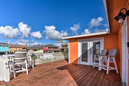 Μπαλκόνι ή βεράντα στο The Spicy Crab Freeport Home with Beach-View Deck!