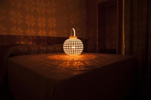a lit up vase sitting on top of a table at Dal Patricano in Frosinone