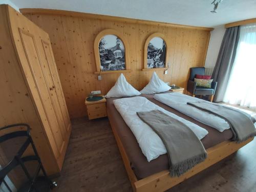 Ένα ή περισσότερα κρεβάτια σε δωμάτιο στο Mesnerhof Virgen