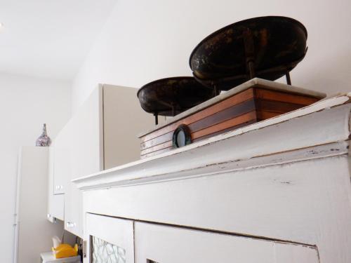 a white cabinet with two bowls on top of it at Sicania in Patti