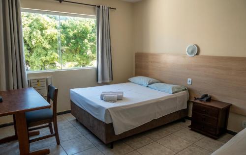 Tempat tidur dalam kamar di Hotel Atlantico Sul