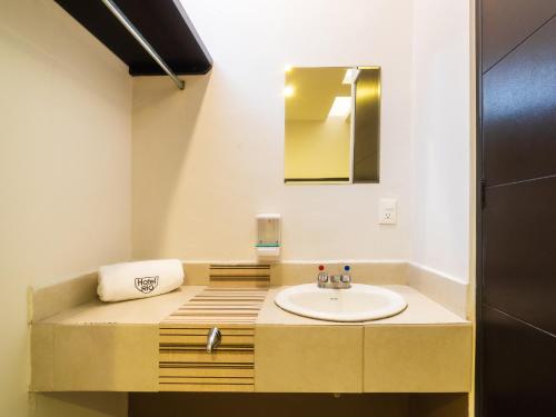 a bathroom with a sink and a mirror at Hotel Rio in Puebla