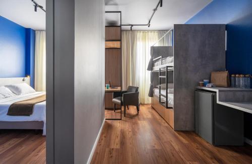a bedroom with a bed and a desk in a room at Swan Generation Porto Alegre in Porto Alegre