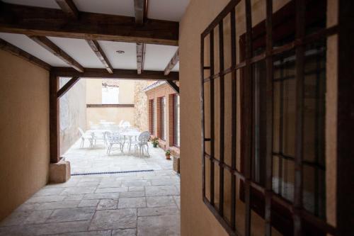 an outside view of a patio with a table and chairs at APARTAMENTOS LA VIEJA IMPRENTA in Sigüenza