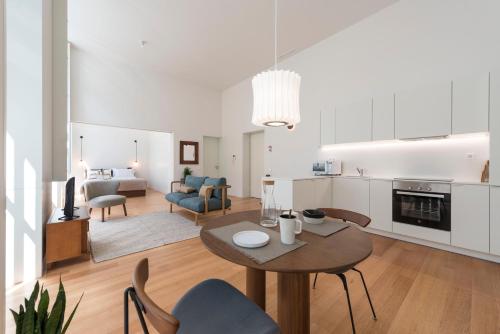 Tripas-Coração,Luxury Corner Apartments in Santa Catarina, Balcony & City Views