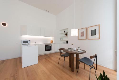 Tripas-Coração,Luxury Corner Apartments in Santa Catarina, Balcony & City Views