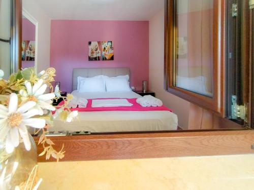 Ένα ή περισσότερα κρεβάτια σε δωμάτιο στο Sunday's Family House/Apartment