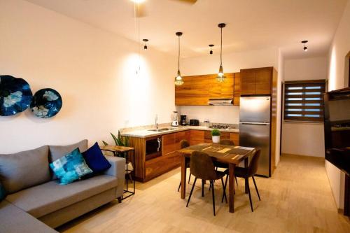 a living room with a couch and a table and a kitchen at Ancla Baja Living Condominio nuevo con vista 3 in La Paz