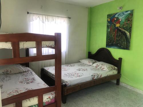 Un pat sau paturi într-o cameră la Cabaña La Fortaleza