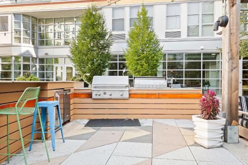 a outdoor bar with a grill in front of a building at Kasa South Side Pittsburgh in Pittsburgh