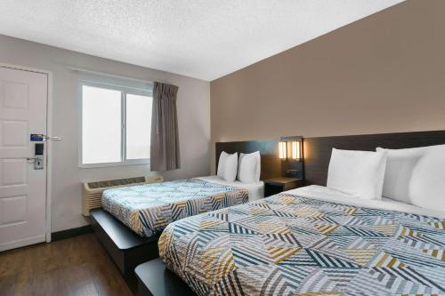a hotel room with two beds and a window at Motel 6-Merced, CA - North in Merced