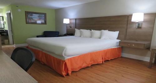 Katil atau katil-katil dalam bilik di SureStay Plus Hotel by Best Western St Marys Cumberland