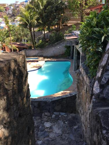 Bazén v ubytování ESCAPE PARA O PARAISO, Casa Mobiliada com PISCINA e Salão de jogos, 300mt da PRAIA nebo v jeho okolí