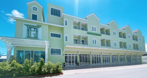 ラノーンにあるGreenish Ranong Hotelの建物外観