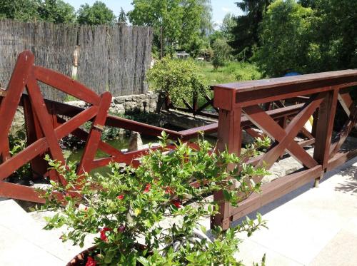 a wooden fence and a bench in a garden at Ubytovanie Anka Sučanská in Čachtice