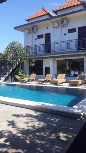 Swimmingpoolen hos eller tæt på Pakel's Bali Villas