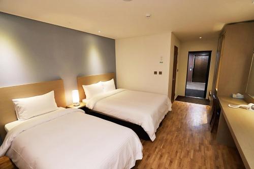 Katil atau katil-katil dalam bilik di Sea Moon Tourist Hotel
