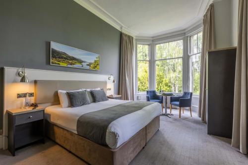 Кровать или кровати в номере The Pitlochry Hydro Hotel