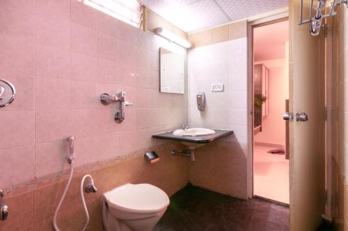 A bathroom at Octave Plaza Hotel