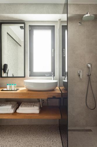 11 Enteka Acropolis Suitesにあるバスルーム