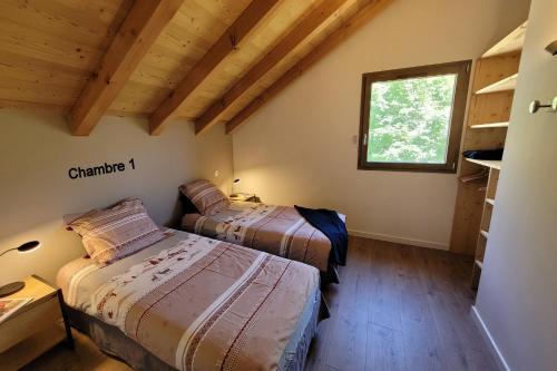Ένα ή περισσότερα κρεβάτια σε δωμάτιο στο Chalet l'ecrin - 6 pers with panoramic view of the Meije