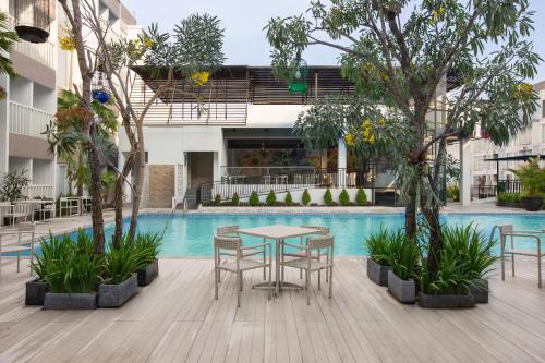 Bazén v ubytování Sahid Raya Hotel & Convention Yogyakarta nebo v jeho okolí