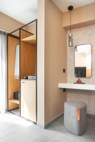 11 Enteka Acropolis Suitesにあるキッチンまたは簡易キッチン