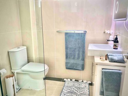 Koupelna v ubytování Crows Nest - Executive Penthouse - 3 Bedroom- 5km to City