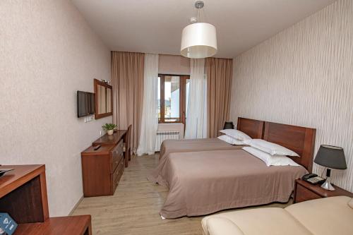 Postel nebo postele na pokoji v ubytování Crystal Hotel & SPA