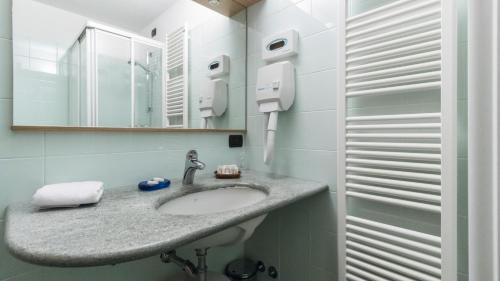 Ein Badezimmer in der Unterkunft Residence Pizzo Scalino