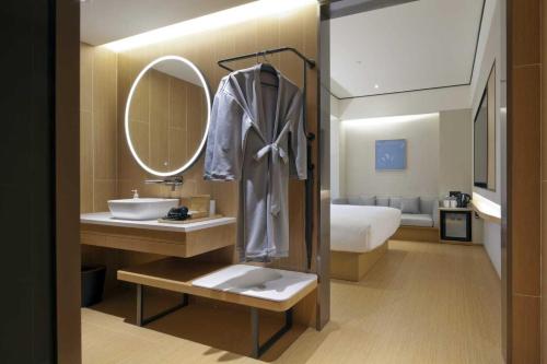 Kamar mandi di Ji Hotel Orchard Singapore