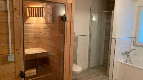 Ванна кімната в Ferienhaus Ilsebil mit Sauna - in Gager