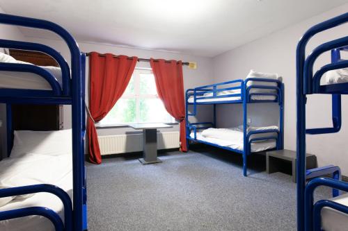 The Burren Hostel - Sleepzone emeletes ágyai egy szobában