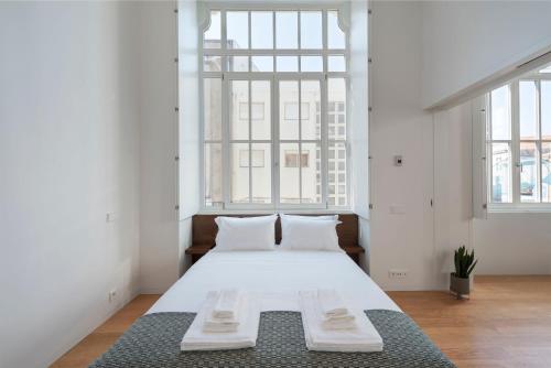 Tripas-Coração,Luxury Corner Apartments in Santa Catarina, Balcony & City Views